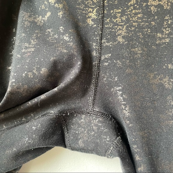 Shiny gold and purple capri leggings - Picture 4 of 4